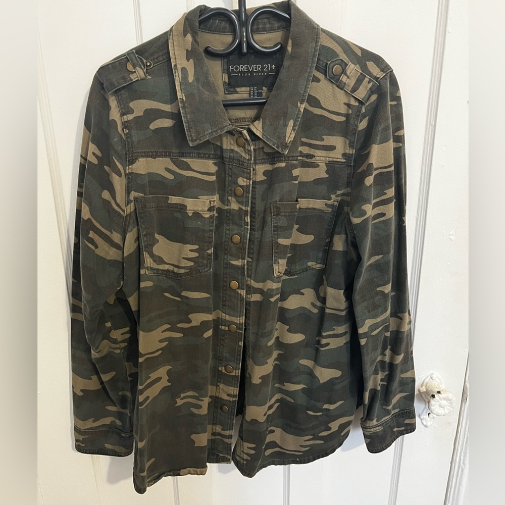 Camouflage army Printed Buttoned Jacket. 2XL.